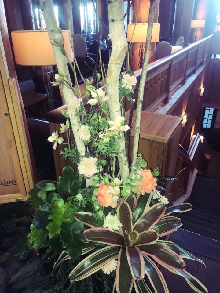 edenartofomaha's tweet photo. Planting the earth and sustaining nature are two things we have in common with Lied Lodge &amp; Conference Center and that’s why we represent the containers there. 🌏🌿🦄🎉❤️ #flowerteam #naturebuds #springbling #naturalartist #treebuddies 🌲🌱🌿🍃 #planttheearth https://t.co/mZdT6m1SSD