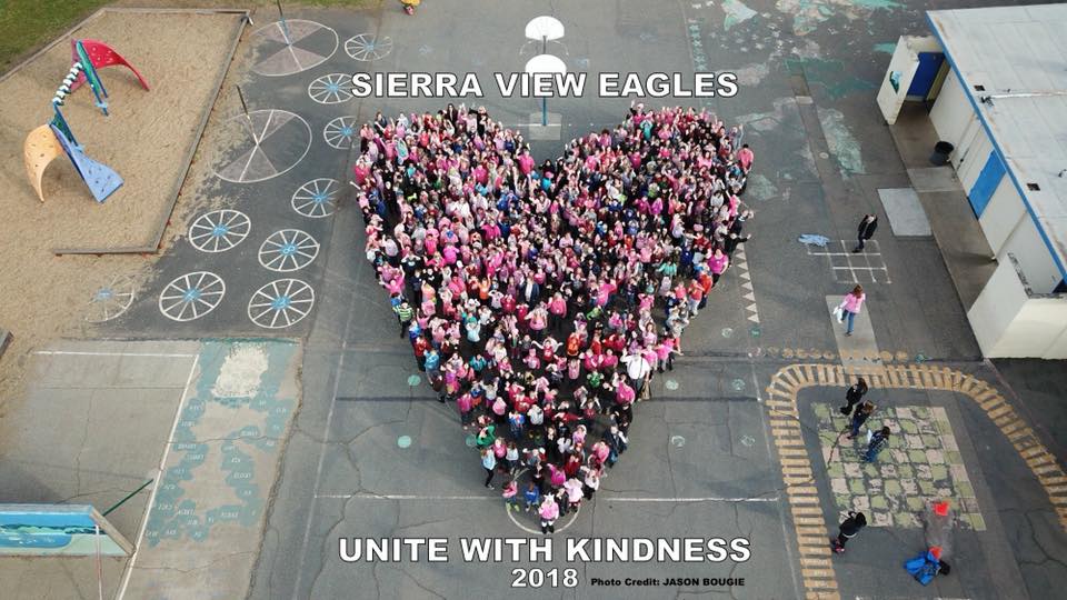SierraViewElem's tweet photo. We <3 our school! https://t.co/l6XBC9OS0m