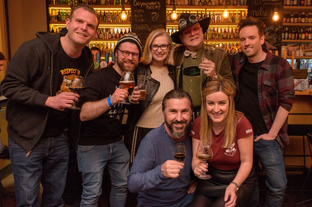 Craftbeer for the people! Alle Infos und Pics vom gestrigen totalen #TAPTAKEOVER von #BREWDOG findet ihr hier: ammersin.at/de/news/ @BrewDogAshleigh <a href="/CraftBierFest/">Craft Bier Fest</a> <a href="/Bierpapst/">Conrad Seidl</a> #craftbeerhour