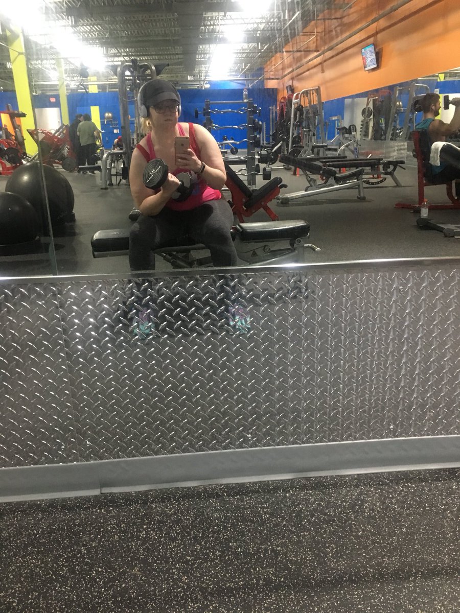 alisemirvine's tweet image. Getting my @Bodybuildingcom #250kchallenge workout on! Looking like a freaking #FitnessModel @charterfitness (I’m totally kidding!) #nextlevel2018 #alisemariefitness