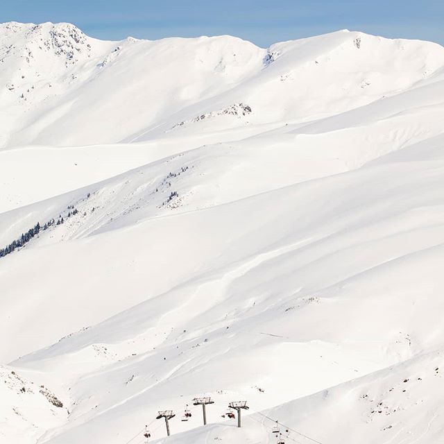 Les_Pyrenees_ES's tweet photo. ¿Pensando en el finde? Esta es una imagen de Peyragudes a tope de nieve. @stationdepeyragudes @tourismehg @tourisme_en_occitanie •••
#montanas #mountains #nieve #skiresort #pirineu #pirineos#pyrenees #esquiar #skiing #freeride #snow #viajar #winterti… https://t.co/fLndwiVfOv https://t.co/muYIrFkJIo