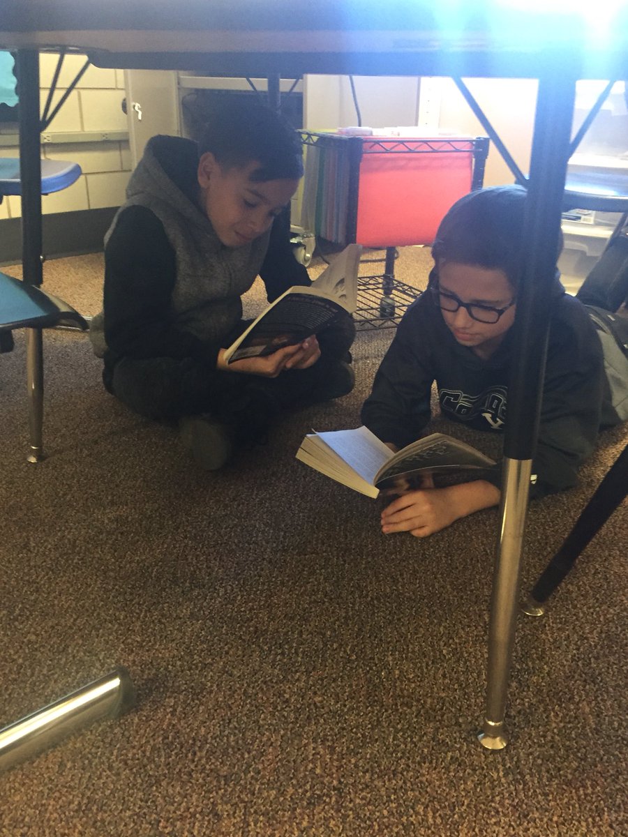 feik1617's tweet photo. DEAR time for Dr. Suess’s birthday! Simply enjoying a good book! @HowardGI #GIPSreads https://t.co/79jn44ceEk