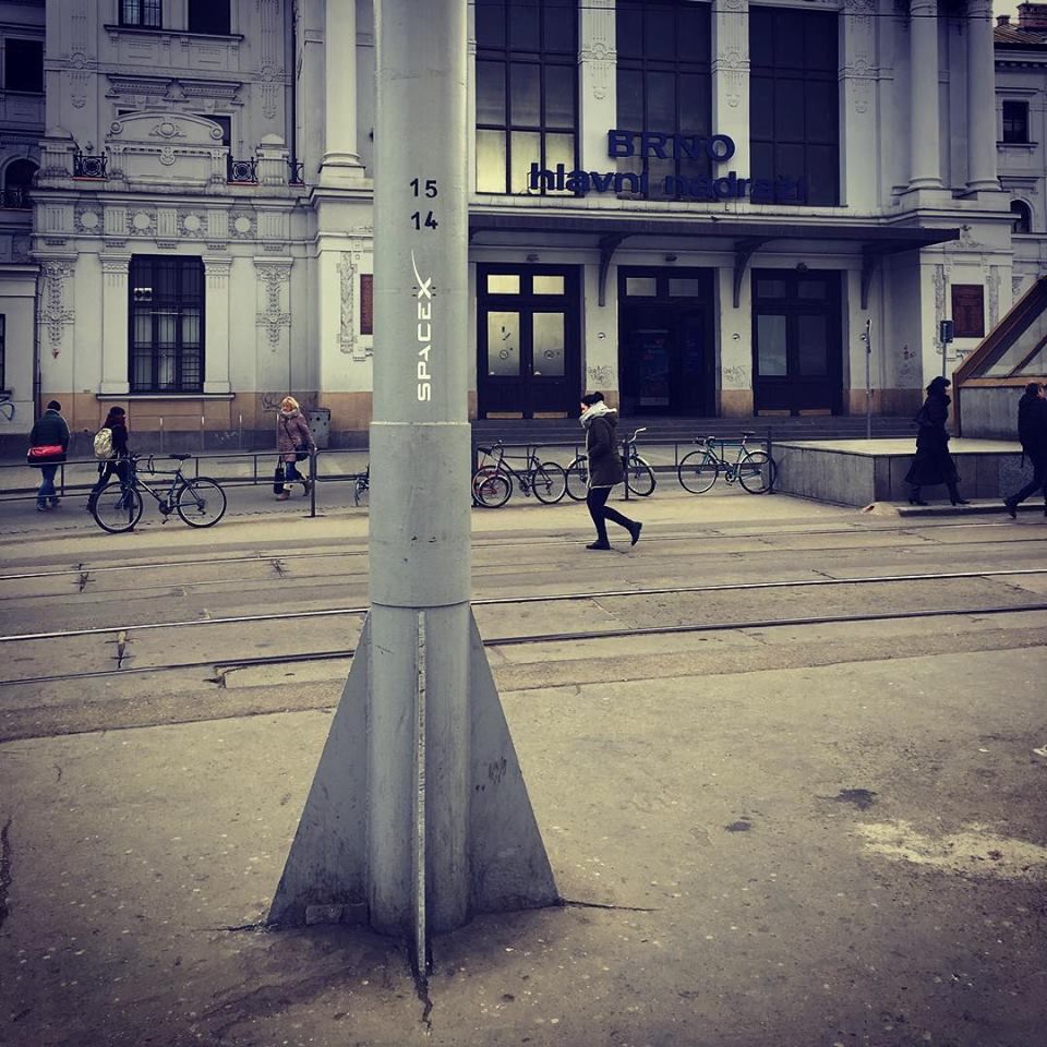 josefburyan's tweet image. Kdy zahájí @SpaceX odpočet ke startu #FalconHeavy v Brně? 😂😂😂

#FalconHeavyLaunch #Brno #ElonMusk #StarMan #SpaceProgram