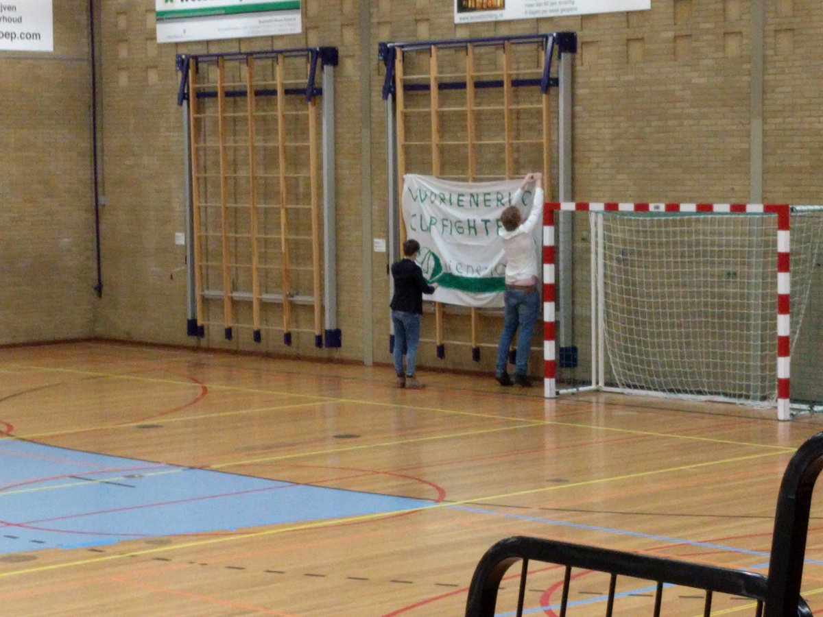 Voorbereidingen worden getroffen. Excelsior - Drienerlo start om 20.30, de strijd om een finaleplek!