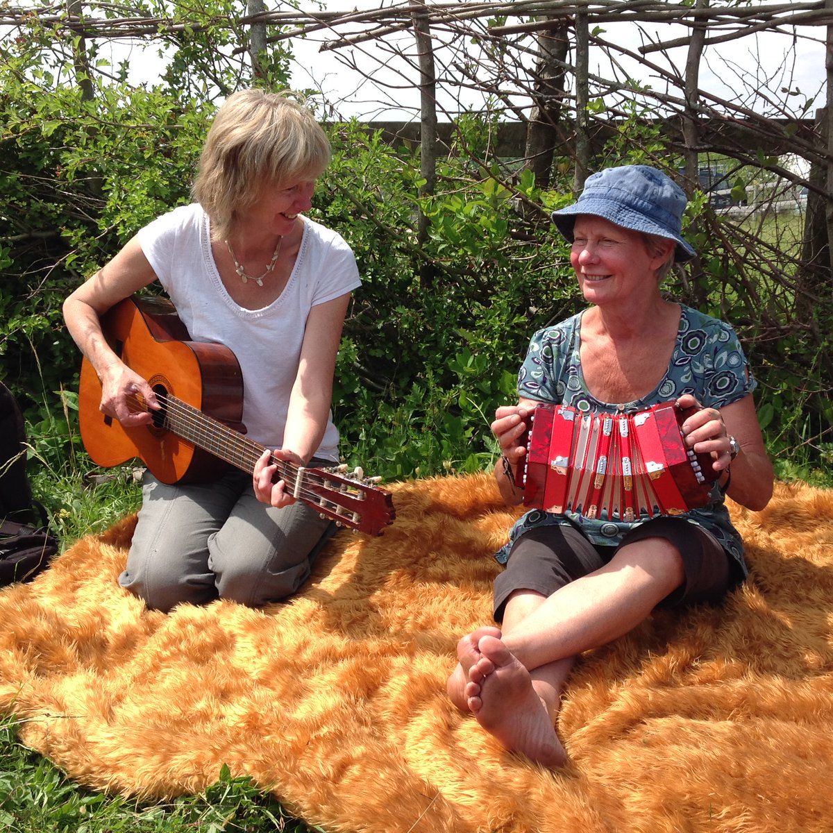 Recruiting! <a href="/SoundaboutUK/">💙🎵Soundabout🎵💙</a> are looking for 2 inspired interns to work with us on a number of exciting new projects between April &amp; Dec 2018. Fantastic opportunity for someone keen to work in the field of music and SEND. soundabout.rit.org.uk/news/soundabou…