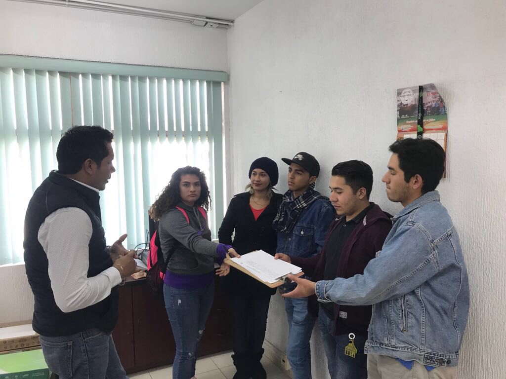 gerardohdz2's tweet photo. Se mantuvieron encuentros con autoridades y con jóvenes interesados del programa proyectos productivos 2018. Donde se les dieron todas las bases para que puedan participar en la ventanilla que se espera su apertura los primeros de marzo de 2018. #ArraigateJoven #Sagarpa https://t.co/REEcVDQ1qD