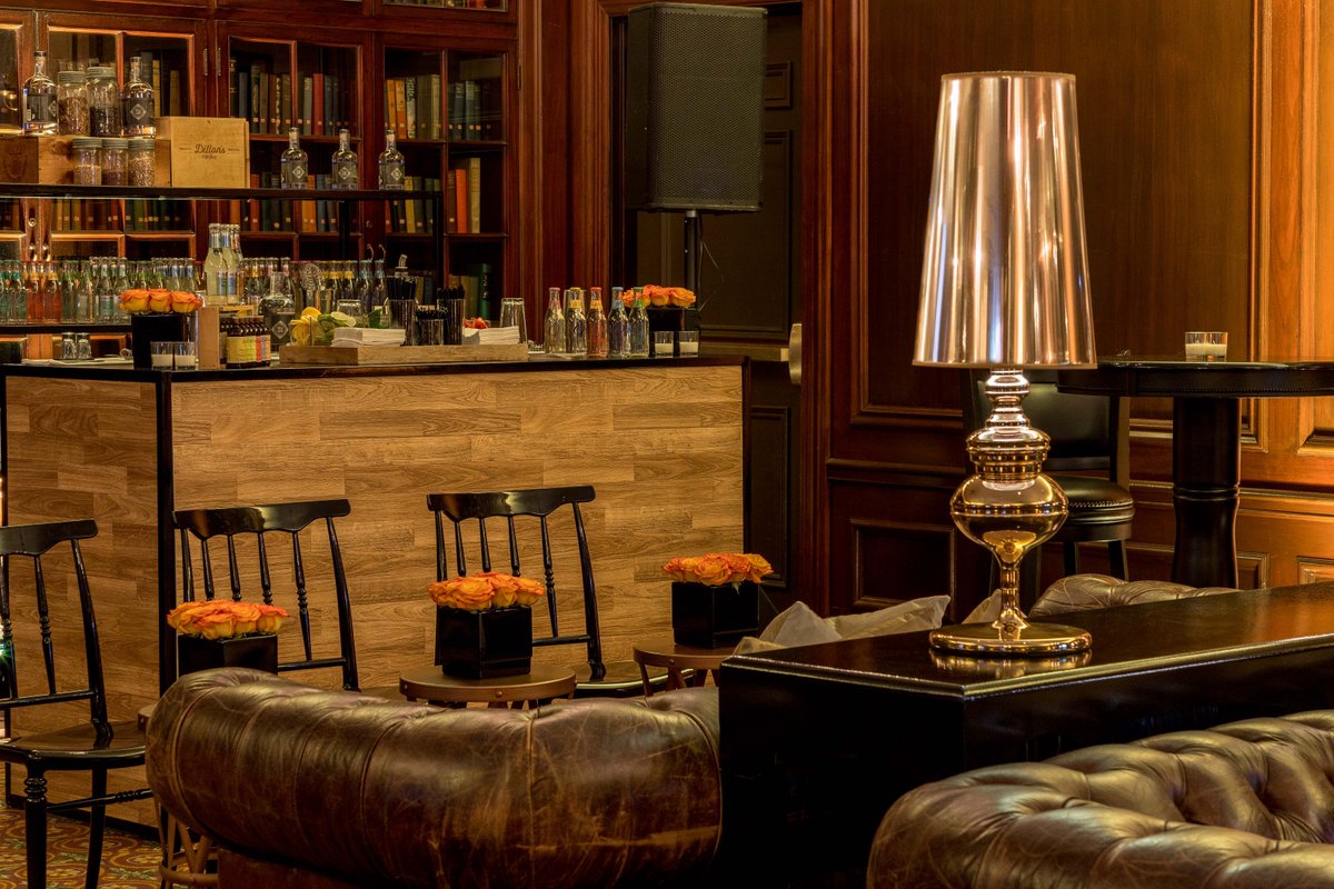 FairmontRYH's tweet photo. #ThrowbackThursday to our #14thInLine launch event with @dillonsdistills Organize your next luxury social event with us and treat your guests with our specialty #cocktails! #ThirstyThursday #TBT #RYHRooftopGin  #FairmontRoyalYork Click here for more info: https://t.co/KZY1rhae6a https://t.co/IMzHWHVN8E