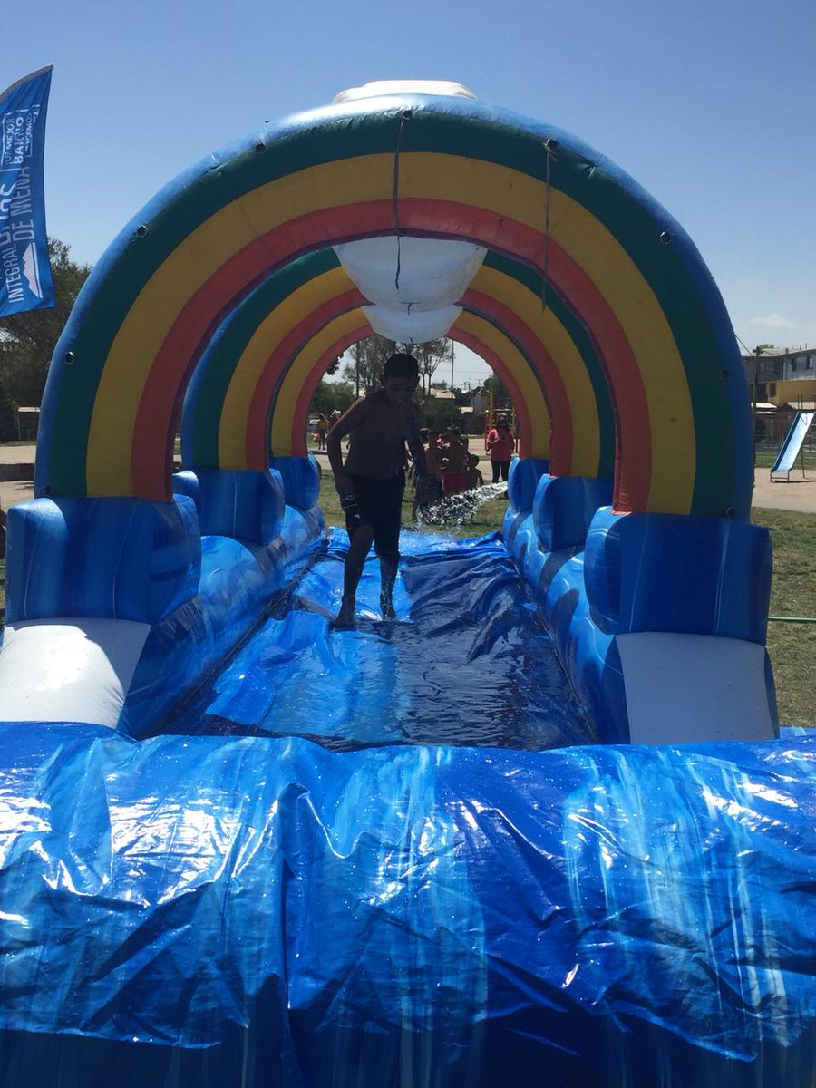 PlanBajosdeMena's tweet photo. ¡Oh, no se va... No se va, no se va, el verano no se va 🎶! Seguimos en #vacacionesculturales en la Villa Pedro Lira 🌞 Mañana te esperamos en Juanita Oriente con juegos de agua 🏄‍♀️ música y muchas sorpresas 🙆‍♀️

@IntendenciaRM @Orrego @ortegahernan @GobCordillera https://t.co/3ssHlX6VJO