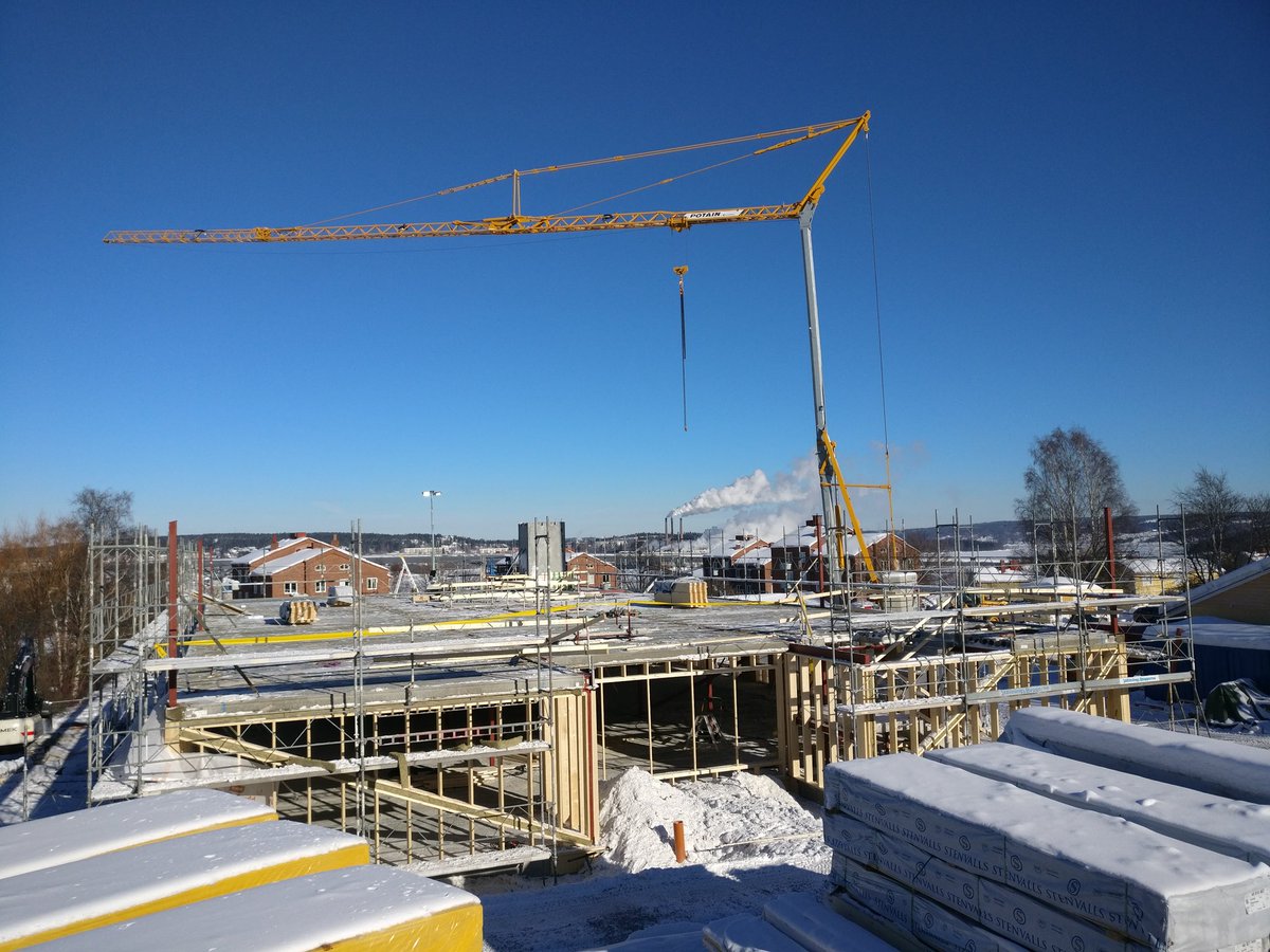 Nästan - 20 idag, men vem kan klaga när det bjuds på strålande sol och nya skolan fortsätter växa fram #nyaskm2020