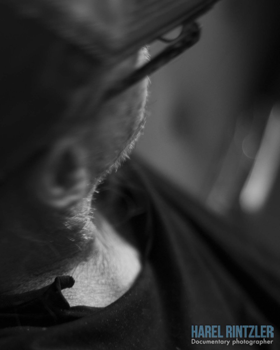 harelrintzler's tweet photo. #Shiva #son #friends #supportsystem #howdowegofromhere #remember #celebratehislife #nyc #Leica #M9 #Zeiss #Documentary #HarelRintzlerPhotojournalist #BlackAndWhite #Monochrome #Art #Photojournaslim @LeicaCameraUSA  @LeicaSociety @ZEISSLenses @LeicaStoreSoho https://t.co/JMxRUotn55