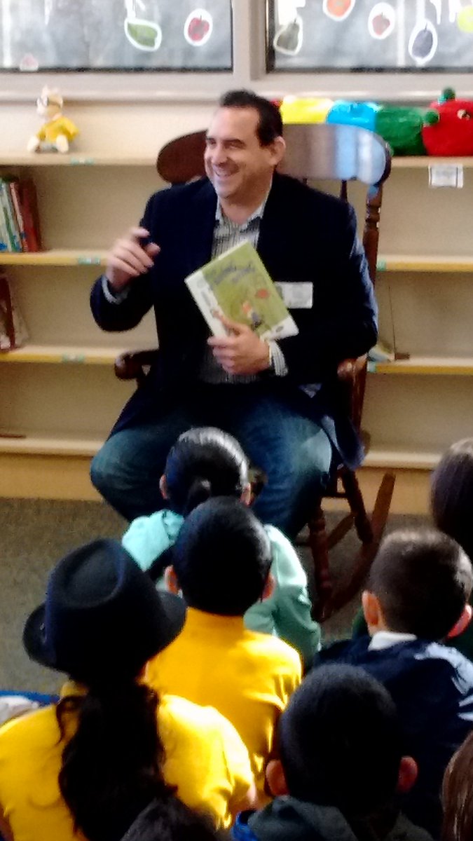 EDGESlib's tweet image. For 18 years, this gentleman has always said yes to come and read to my students during Read Across America week! Thank you to Rick Cabrera for always sharing your time!#ReadAcrossAmerica #LoyalReader#THEDISTRICT