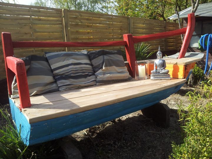 SPAX_DE's tweet photo. Was für eine schöne Verwandlung! Nach getaner Arbeit gemütlich auf einem alten Holzboot entspannen 💚 Danke an Holzrebellion! https://t.co/ukLiC1hUFT