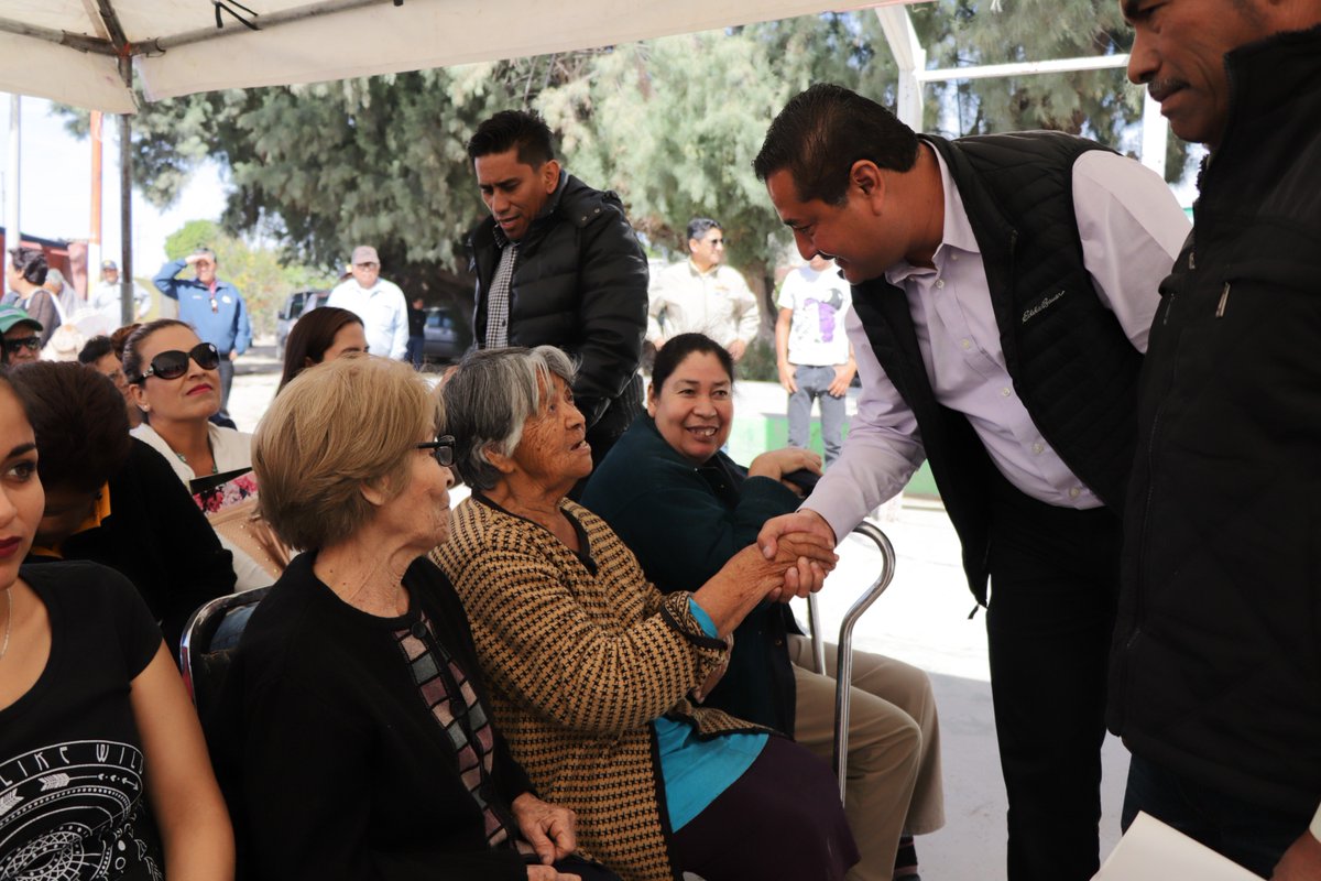 ModestoAlcalaOf's tweet photo. Gracias al respaldo del @GobDeCoahuila encabezado por @mrikelme , dimos arranque a la instalación de 128 luminarias tipo LED en el Ej. Santo Niño, a fin de reforzar las acciones de seguridad en bien de las y los maderenses.
#UnPasoMásHaciaElProgreso #FuerteCoahuilaEs https://t.co/ukwIZhTO36