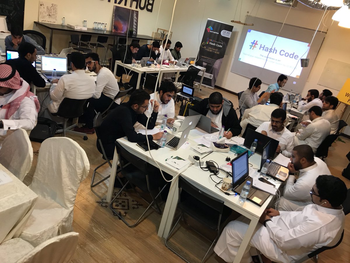 HackathonArabia's tweet photo. تم الإعلان عن المشكلة " رحلات بواسطة مركبات ذاتية القيادة " والمشاركين بكل حماس يتسابقون على إيجاد أفضل الطرق الممكنة لحلها 🖥 https://t.co/lwfSFCFprv