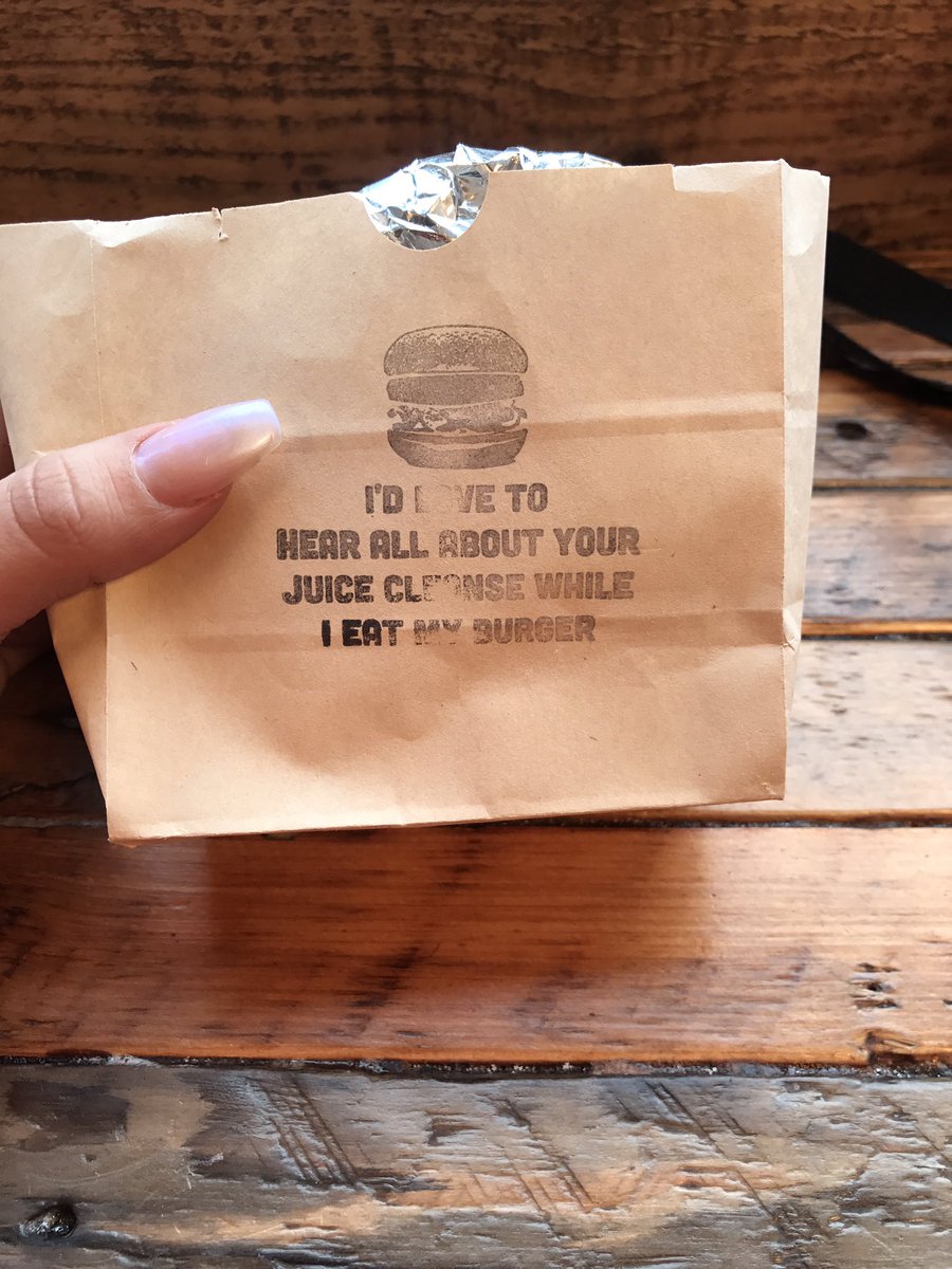 Dafneezee_Bby's tweet image. Eating my way thru Chicago. #Bombobar