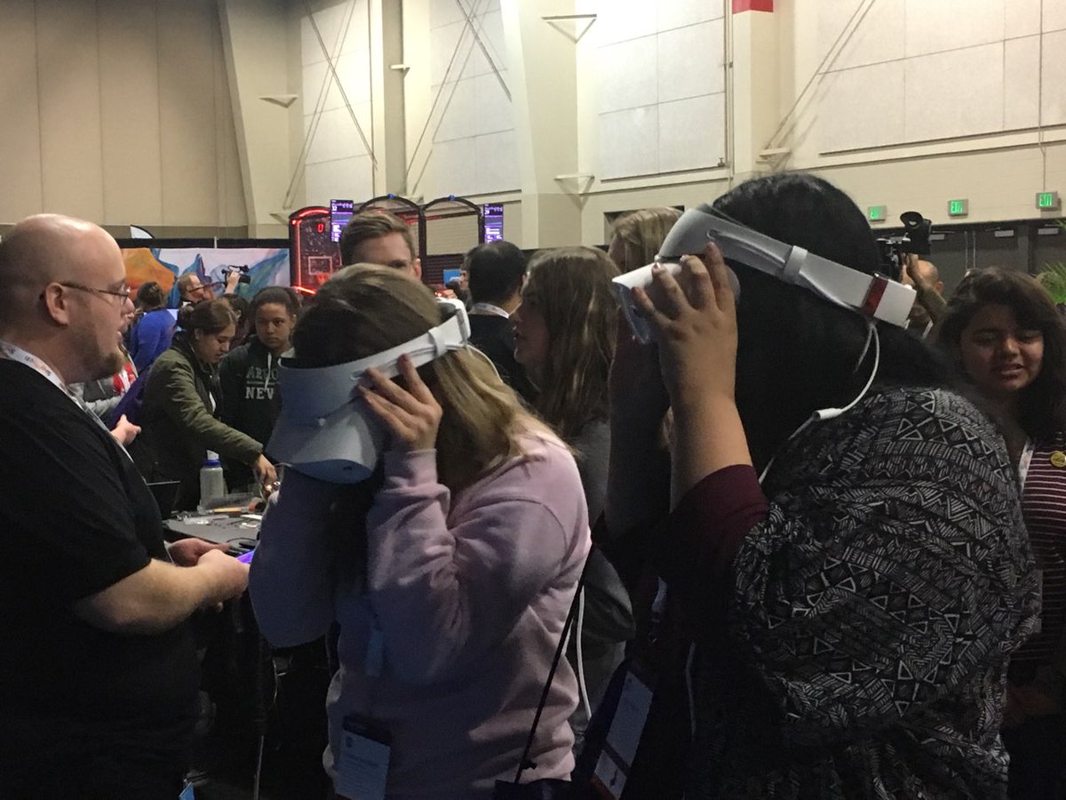 vchecketts's tweet photo. The #DellVisor station is a #SheTech hit! @WomenTechCncl @Dell4Good https://t.co/T0kgL7okSp