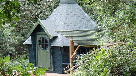 RedLetterDaysUK's tweet photo. Add glamping to your bucket list this year ⛺️❤️ https://t.co/3hZgmquAAV #BucketListThursday https://t.co/gTVcih1MR4
