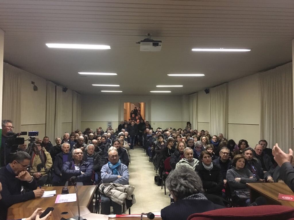 frmancusi's tweet photo. Al #Principedipiemonte di  #Potenza sala strapiena @s_margiotta @VitoSantarsiero @ErminioY #sceglipd #squadrapd @PdBasilicata https://t.co/5i96kIJAZh