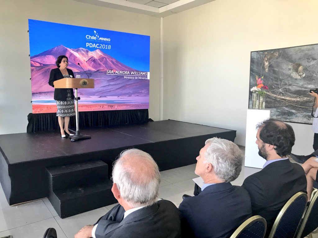 MinMineria_cl's tweet photo. Ministra Williams destaca los atributos de Chile para la inversión minera en el marco del lanzamiento de la participación de nuestro país en la #PDAC2018 https://t.co/NetRyyQihb