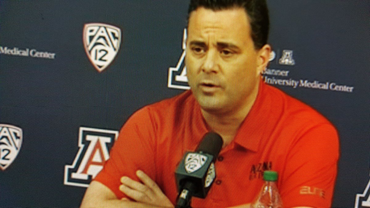 PaulCicala's tweet image. At UofA presser.... Right off the bat Sean Miller was introduced by U of A officials as  "Head Coach Sean Miller".  That says a lot.  He will be on the bench to help coach the Wildcats to a Pac-12 title. @KVOA @BearDownArizona @ZonaZooOfficial #seanmiller #ArizonaWildcats
