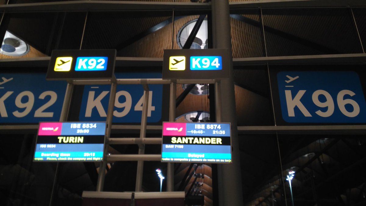 lmontoya's tweet image. Se supone que nuestro vuelo salia a las 18:45. Ahora sale a las 21:45. @AirNostrumLAM mínimo invitarnos a cenar #SDRCamp #WCGranCanaria