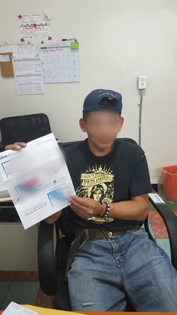 HectorMalSanGer's tweet photo. #IASIS Entrega de tarjeta de nómina para Francisco, integrante de #HogarCDMX. https://t.co/YAfM156tuH