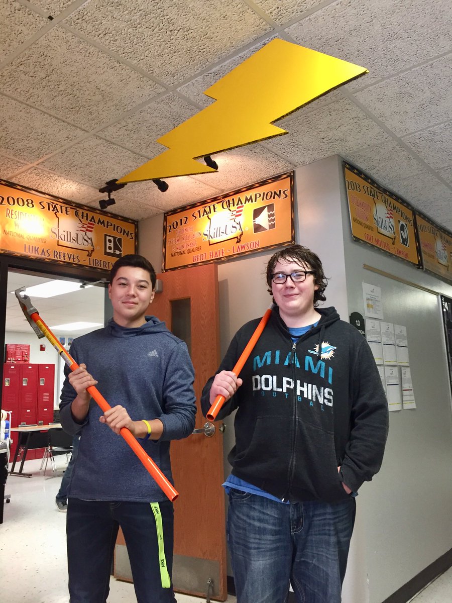ESACC_ET's tweet photo. Great to have two job shadow students with us today! Jonathan from Kearney and Doug from Liberty north. We had an awesome day showing them everything Electrical Trades! #esacc @CC_ESSD40 @ET_ESACC https://t.co/fkESh583rI