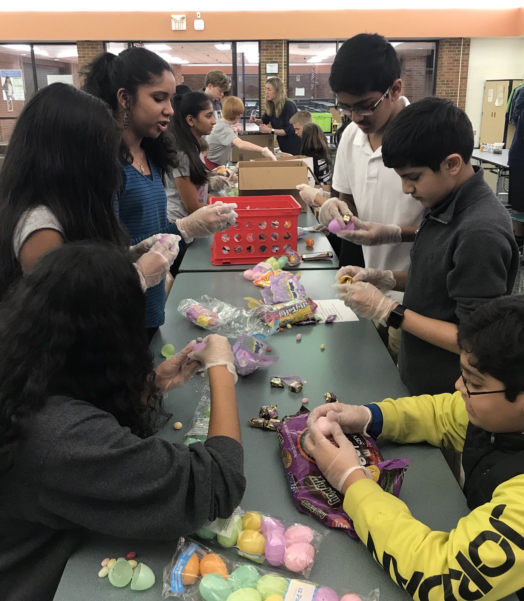 MMSGuidance's tweet photo. Teamwork in action! Making 🥪s for Hope House and Easter 🐣 s for Easter Baskets for HOPE. #masonserves #buildersclub https://t.co/yO5zXLQSyQ