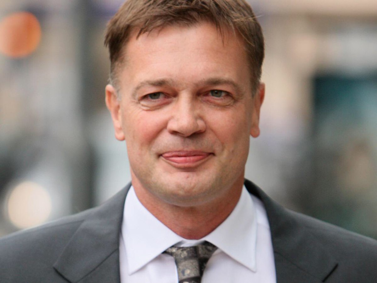 GisselleSPT's tweet photo. ❗️VACCINES DO NOT CAUSE AUTISM❗️
In fact the Dr. who claimed this fact, Andrew Wakefield⤵️, has lost his license to practice medicine in the United Kingdom🚔

#PT546Week8 @bsargent_usc https://t.co/WCrUFnmfmb