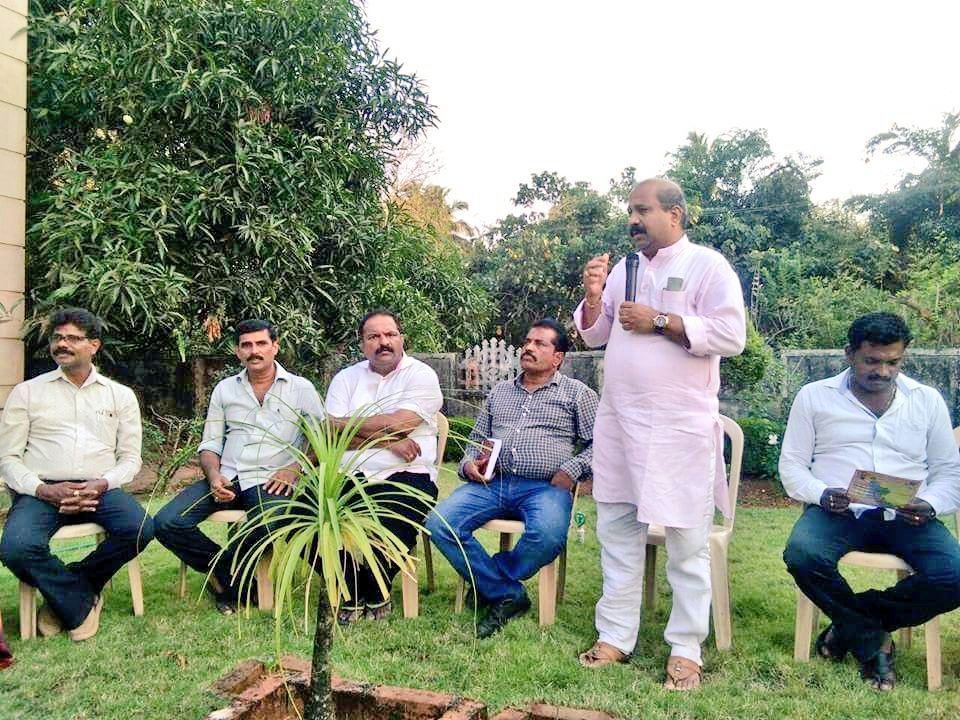RaghupathiBhat's tweet photo. @ProfSRK @UdayKumarBJP @YashpalBJP @BJP4Udupi @Geethanjali_BJP @ShyamalaSKundar @bharathimagdum @mattarhegde @Harvansh_Batra @RohiniShah1 @AmitShah @narendramodi @AmitShahOffice @draksbond @Babble524 @ISameerLive @ajaykumar2697 @kapil9994 @meenakshisharan @HarishK04131926 @RamsaBJYM @sanghavideepa @mesmeriEYE_zer @truevirathindu @hindu_blood @imShefalii @Gravim71 @DrShobha @LillyMaryPinto @VictoryForNamo @Modiarmy @ashishmpbjp @YadavAnkesh1 @namittiwari30 @INirajVerma @HDL_Global @activator_n @National_Hindu @noconversion @sagenaradamuni @SeediSeediBaat @iSupportNamo @iSanjuktaP @TajinderBagga @Office_of_BSY @PiyushGoyalOffc ಮಾರ್ಚ್ 5 ರಂದು #ಉಡುಪಿ ವಿಧಾನಸಭಾ ಕ್ಷೇತ್ರದಲ್ಲಿ ನಡೆಯಲಿರುವ ಬೃಹತ್ #ಜನಸುರಕ್ಷಾಯಾತ್ರೆ ಯ ಪೂರ್ವಭಾವಿ ಸಭೆಯನ್ನು ಇಂದು ನಡೆಸಲಾಯಿತು. ಪಾದಯಾತ್ರೆಯು‌ ಅಂಬಾಗಿಲಿನಿಂದ ಸಂಜೆ 3.00ಕ್ಕೆ ಪ್ರಾರಂಭಗೊಂಡು ಕಿನ್ನಿಮುಲ್ಕಿ ತಲುಪಲಿದೆ. ಬನ್ನಿ, ಸಹಸ್ರ ಸಹಸ್ರ ಸಂಖ್ಯೆಯಲ್ಲಿ ಭಾಗವಹಿಸಿ @BSYBJP @BJP4Udupi @AmitShahOffice @santhoshbjp https://t.co/2OjEsRuCsZ