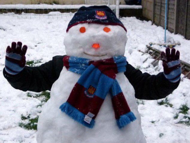 tinajbennett27's tweet image. #Day1 ...... #Snow ....... #marchphotoaday #marchphotochallenge #WestHam #westhamunited #irons #whufc #hammers #snowman #winter