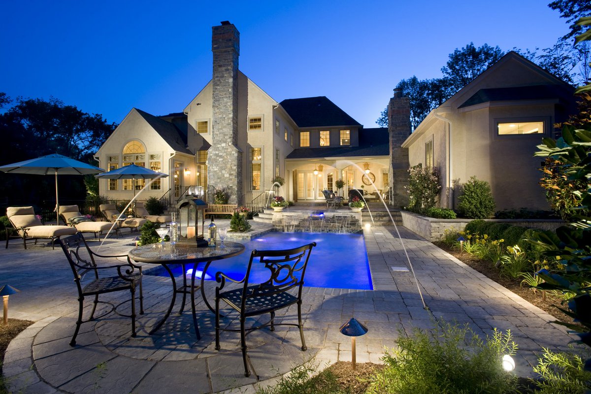 TheHomeShow's tweet photo. The Home, Garden and Remodeling Show kicks off tomorrow! Louisville's best home improvement experts are ready to help you achieve your #housegoals. Join us for daily seminars, live entertainment and kid-friendly activities. https://t.co/J13Zjt1hKP https://t.co/52EcEgFdrS
