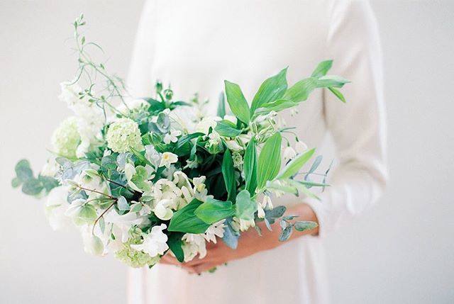 We love nothing more than a combination of neutrals and rich green! You can find amazing inspiration for your day in the blog section of the boutique! .
.
.
#openmyworld #weddingblog #fineartweddings #fineart #letsgosomewhere #weddingideas #thatsdarling #mytravelgram #flashe…
