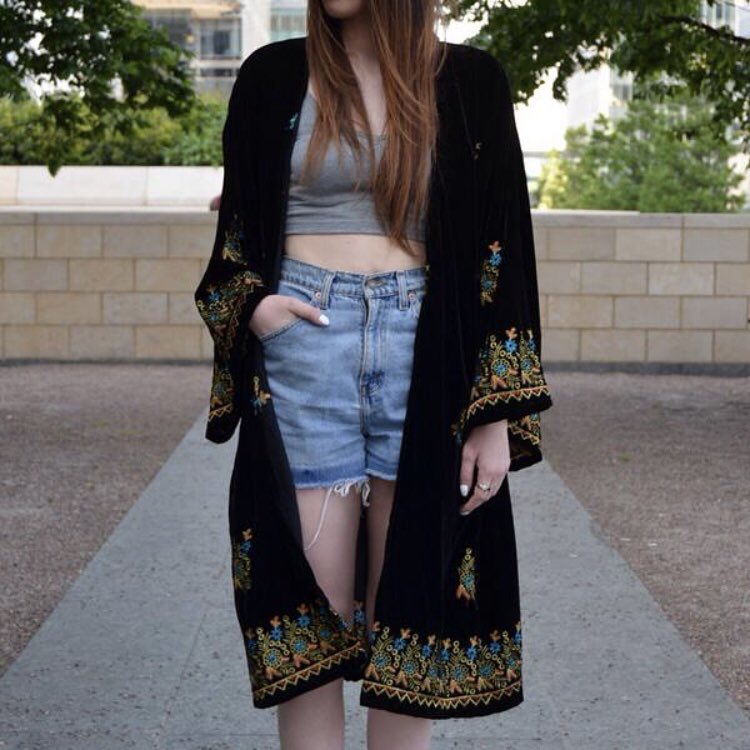 NereusLondon's tweet photo. Our Embroidered Velvet Festival Coat comes in 3 amazing colours! 🌈🌈
HURRY they’re selling out FAST! https://t.co/PV5K4g6VB5 
#blogger #fblogger #fashion #festival #velvet #summer #london https://t.co/UioOyxpsw4