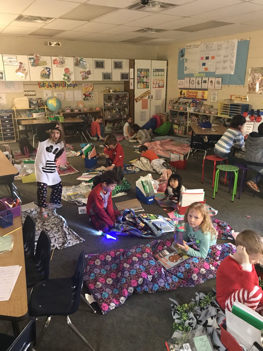 mrspalone10's tweet image. Our happy campers won a reading party! A great way to celebrate Read Across America week. @dreDCSD