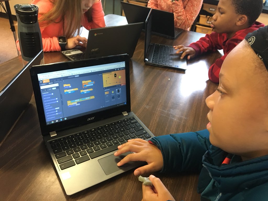 andy_hanes's tweet photo. Ss created electrical invention projects and now they are making animated replica circuits using @gotynker and posting to @Seesaw https://t.co/e5UrvfVfue