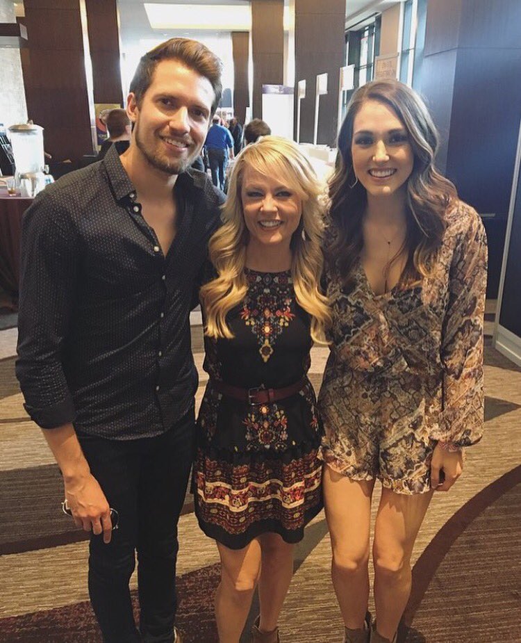 sharirowe's tweet image. #tbt to meeting the very talented (and very tall) duo @SmithfieldMusic ☺️Congrats on your success! #heywhiskey #takethatshot #texas #arizona