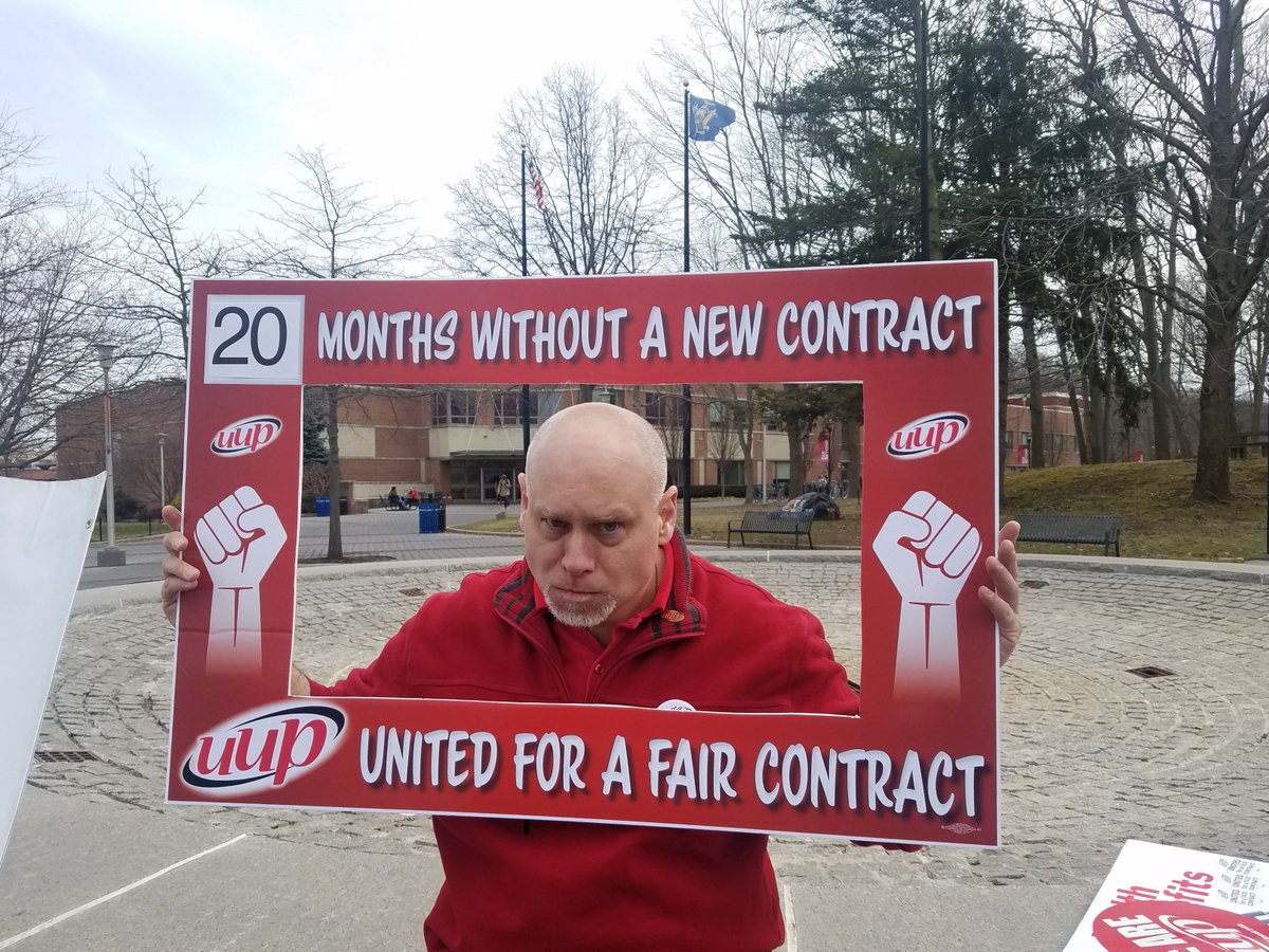 uupstonybrook's tweet photo. A few pics from our successful contract rally today. @uupinfo @frederickkowal #RespectUUP #UnionStrong #UUP https://t.co/ykWYcnFFg3