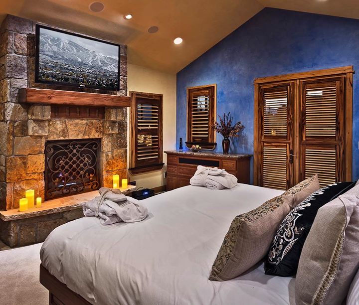 TripsInRentals's tweet image. Let’s play a game of numbers. This #SteamboatSprings rental property has 6 bedrooms, it can sleep 16 guests, makes for 1 incredible #vacation, and offers an infinite amount of memories to be made. To #staywithus and #bookdirect → tripsin.com/colorado/steam… @TripsInColorado #TripsIn