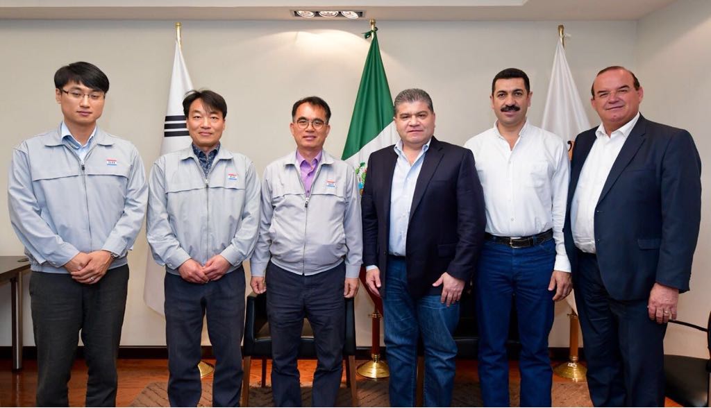 GobDeCoahuila's tweet photo. El Gobernador @mrikelme junto a  Unsoo Kim, Presidente de Sangsin Brake; Sang ha Park, anunciaron una inversión de 65 millones de dólares, así como la creación de 400 empleos, con la instalación en #Arteaga de la empresa coreana Sangsin Brake, líderes en sistemas de frenos 🇰🇷 https://t.co/4DYmC7YfaA