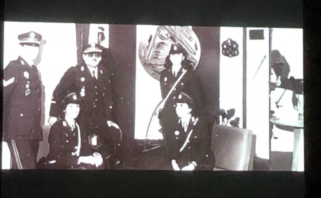 SanGomezLopez's tweet photo. 👮🏼‍♀️👮🏽‍♀️ Las mujeres valientes de la @policialocalvlc en la #PromociónDel81 cuentan cómo vivieron esa época:

🗣 “Nos usaban de macetas”

🗣 “Se quejaban porque no llevábamos el bolso como tocaba” https://t.co/O9bmRwdMLA
