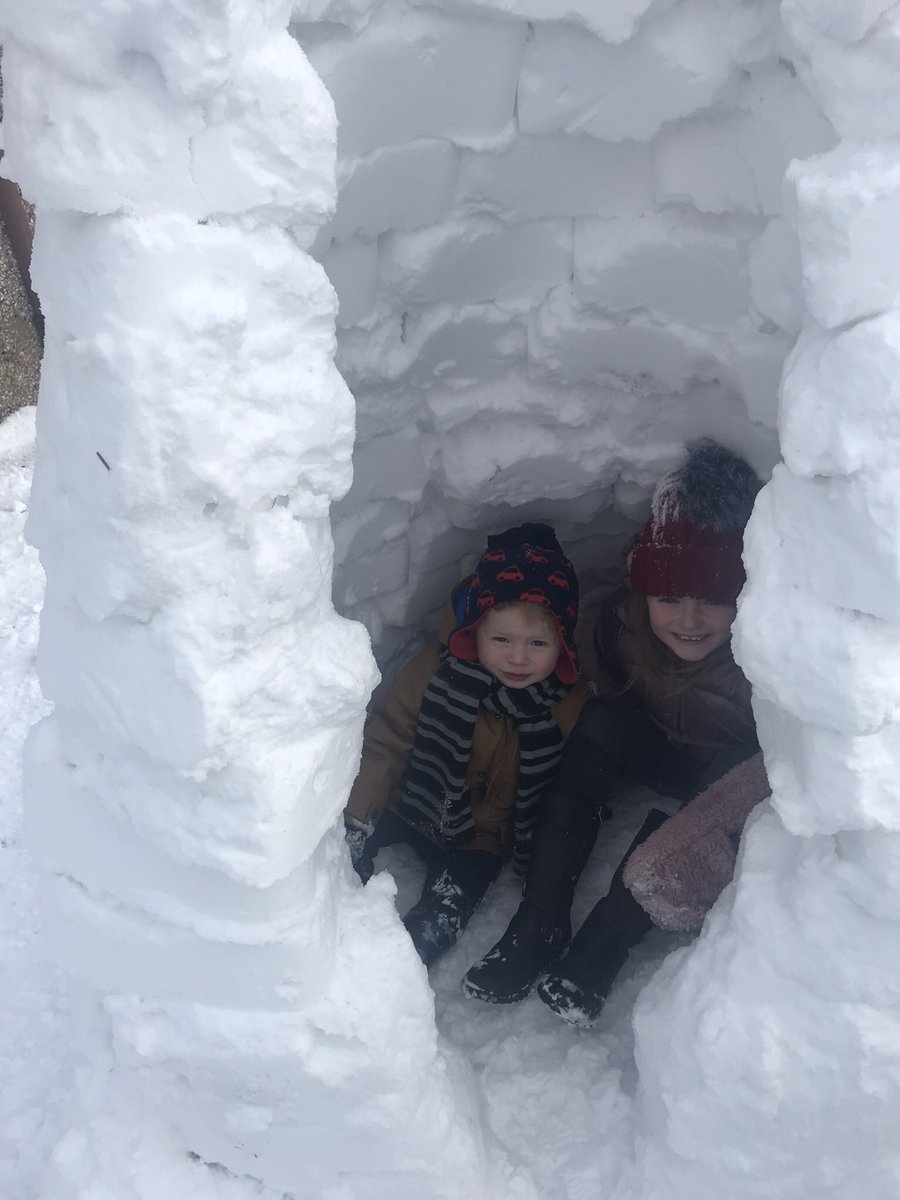 eastergagie's tweet photo. @mattocks_ps Lola and Charlie making the most of the snow day ⛄️ https://t.co/GMmsvfPFSk