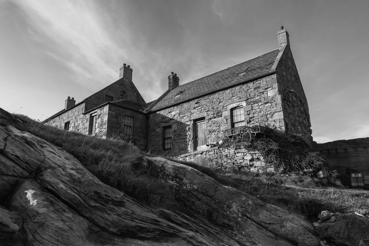 NGLPhotography's tweet photo. Cove Harbour, Cockburnspath - Last Sat before the snow chaos!! @VisitScotland #ScottishBorders #blackandwhitephoto #unchanged #fishingharbour #picturesque #contrast #Scotland #landscape #landscapephotography @embracescotland #tones https://t.co/4OwfyaAPet