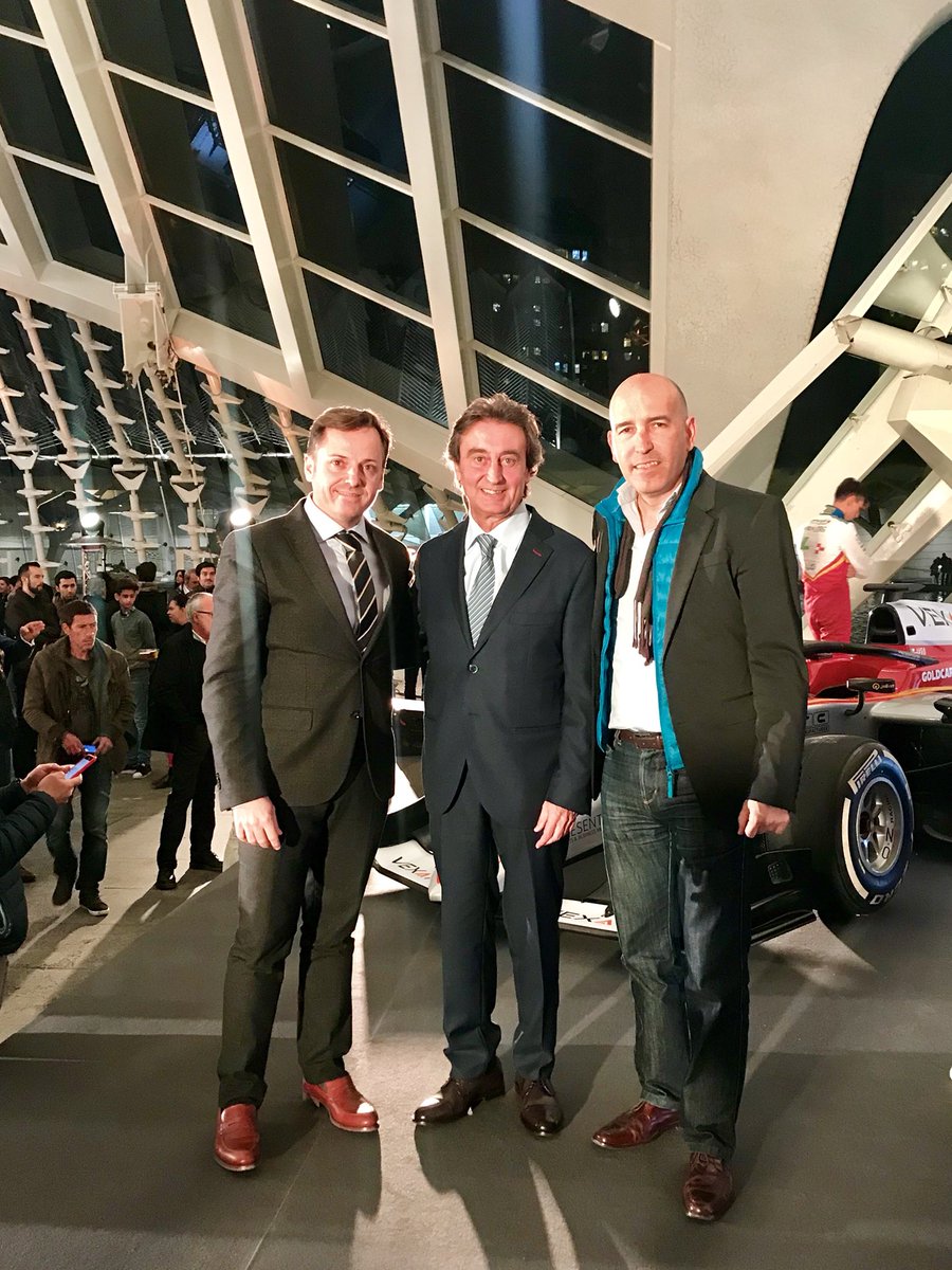 ManuelAvino's tweet photo. Bonita presentación de los @FIA_F2  y @gp3 del equipo @CamposRacing en Valencia. Orgulloso de los 20 años que lleva Adrian haciendo Automovilismo. Os deseo mucha suerte en este 2018. https://t.co/Qc1a6nUuss
