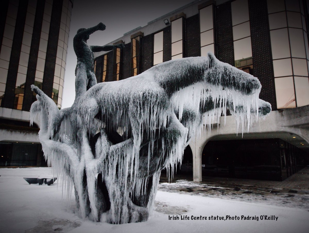 padraig_reilly's tweet image. #Breakingnews..#BeastfromEast and #StormEmma ireland have turned left avoiding Dublin,so at most 4cm of snow expected for the capital..Photo from Irish Life Centre today..