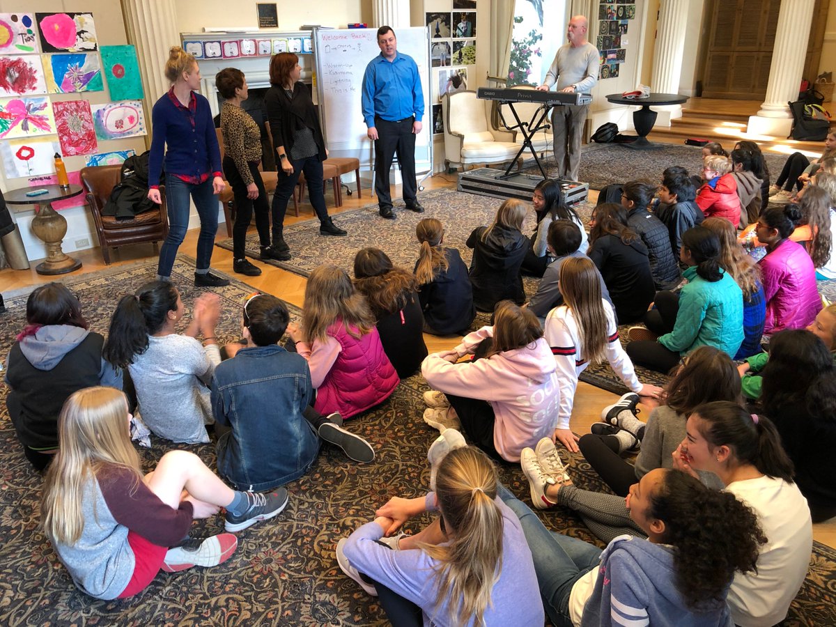 nuevaschool's tweet photo. The seventh grade kicked off their annual drama unit with a visit from an improv group! This spring, students will be immersed in #Shakespeare, #theater, and acting—culminating in a series of performances and travel to Ashland, Oregon for the #ShakespeareFestival @osfashland! 🎭 https://t.co/6uytt0p14T