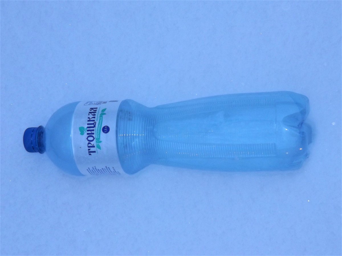 A #SingleUsePlastic Bottle from Russia found at @PorthcothanBayC #BeastFromTheEast #Snow #PlasticFreeCoastlines