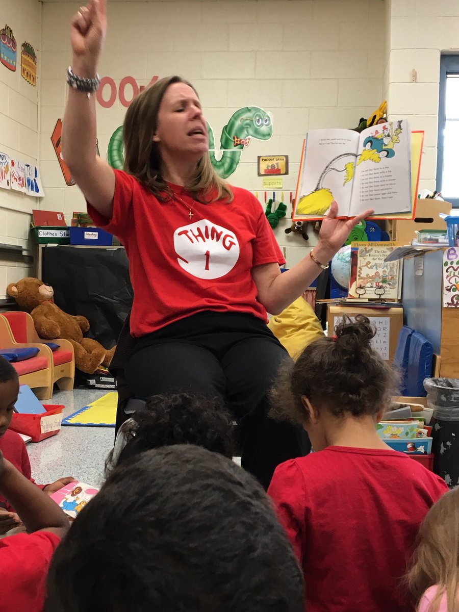 EastAiken's tweet photo. Who likes Green Eggs and Ham? Ms. Fallaw & 4K that's who!!! #ReadAcrossAmerica #HappyBirthdayDrSeuss https://t.co/2RZqr5jXpe