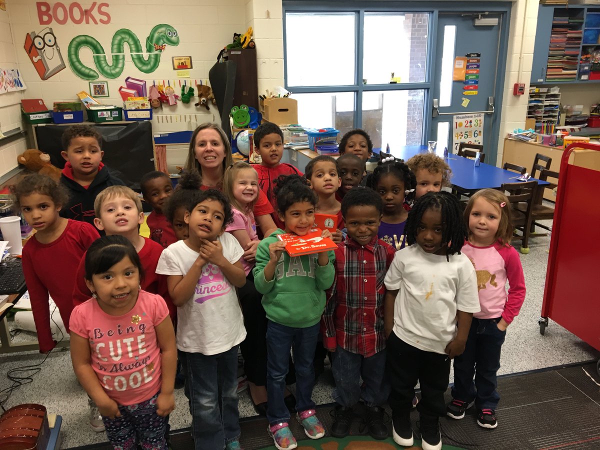 EastAiken's tweet photo. Who likes Green Eggs and Ham? Ms. Fallaw & 4K that's who!!! #ReadAcrossAmerica #HappyBirthdayDrSeuss https://t.co/2RZqr5jXpe