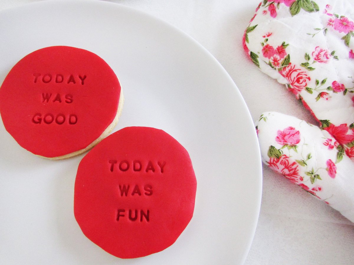 ohindya's tweet image. Today is beloved children&apos;s author Dr. Seuss&apos;s birthday, so I made cookies to celebrate! Can you guess what books these quotes are from?! &amp;gt;&amp;gt; thesmalladventurer.blogspot.com.au/2018/03/dr-seu… 📚

@Influencer_RT #ShinyHappyBloggers @FemaleBloggerRT #bloggerstribe @GRLSWhoCreate @Bloggeration_